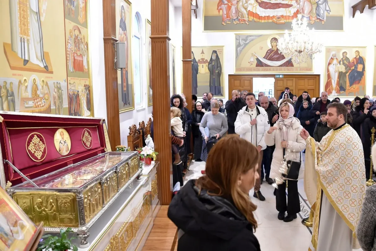 Paraclisul Catedralei Naționale a serbat Aducerea moaștelor Sf. Ioan Hrisostom. Cum a ajuns un fragment la București