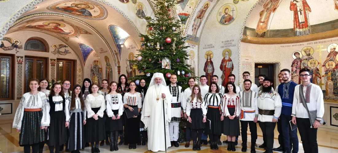 Prin cântare și rugăciune, comunicăm duhovnicește: Patriarhul Daniel a primit ultimele cete de colindători din acest an